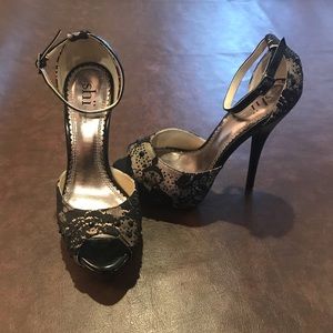 Shi by journey heel